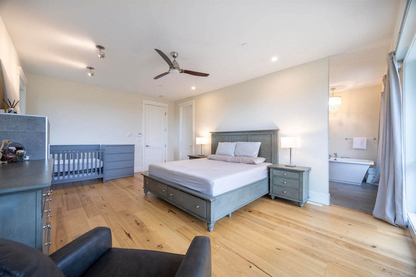 Listing Image 26