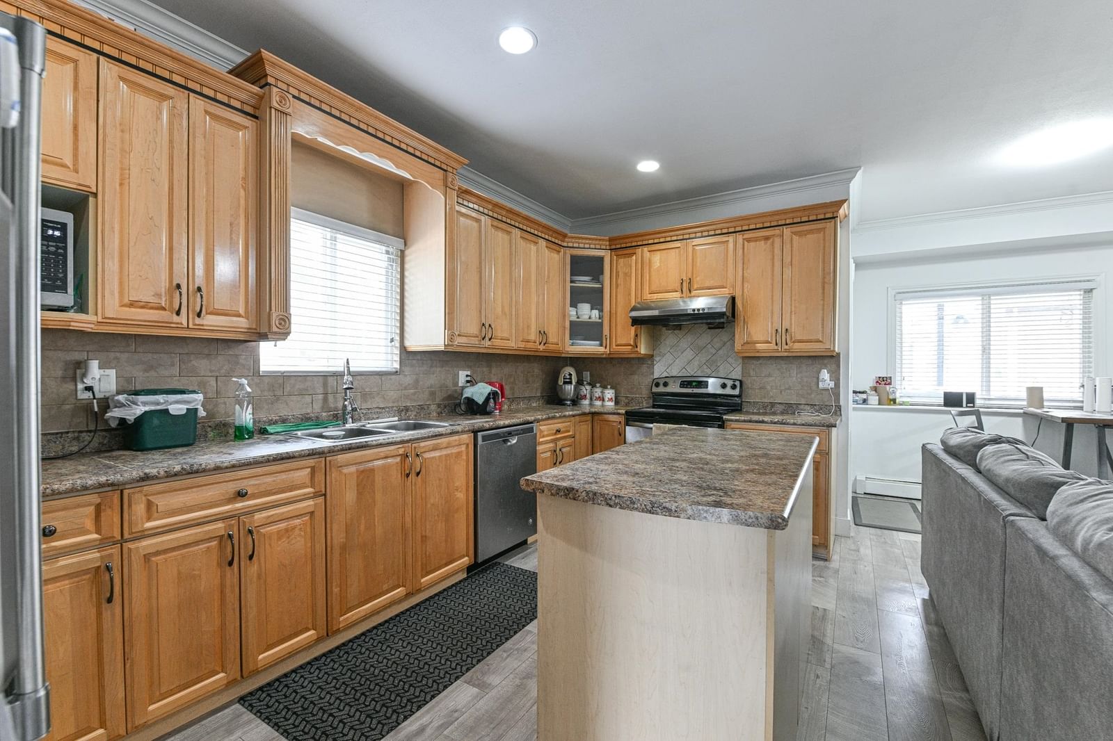 Listing Image 10