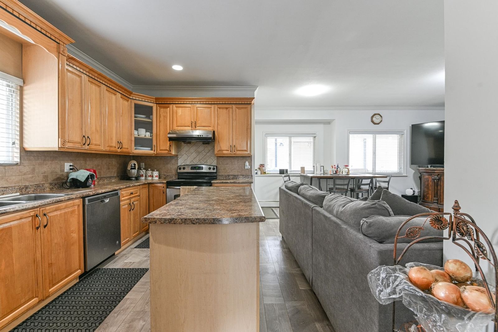 Listing Image 9