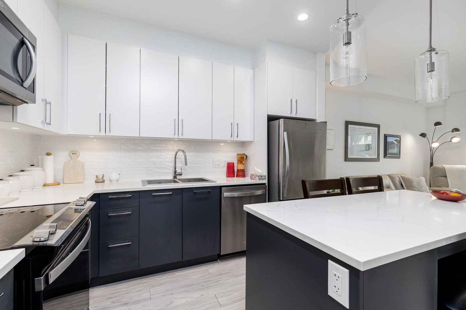 Listing Image 10