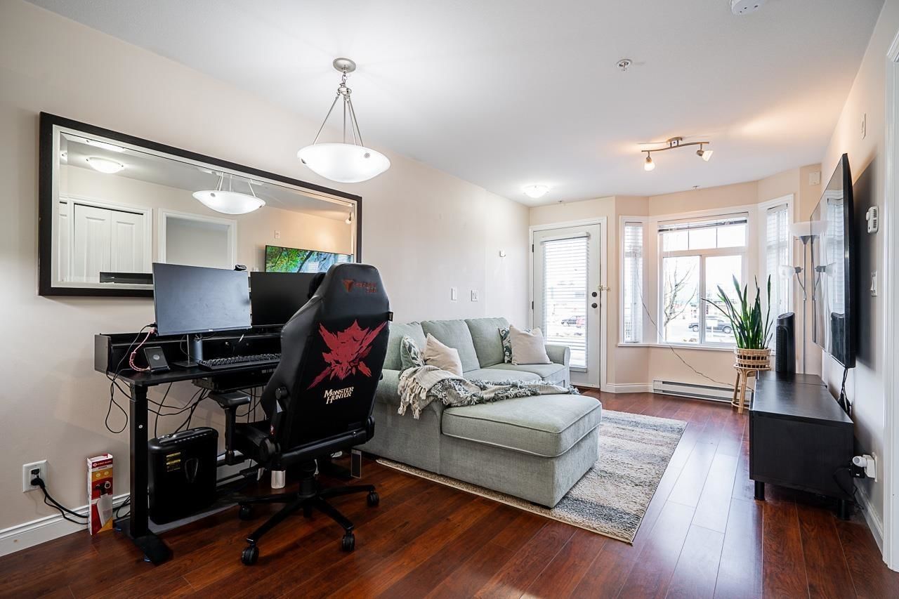Listing Image 8