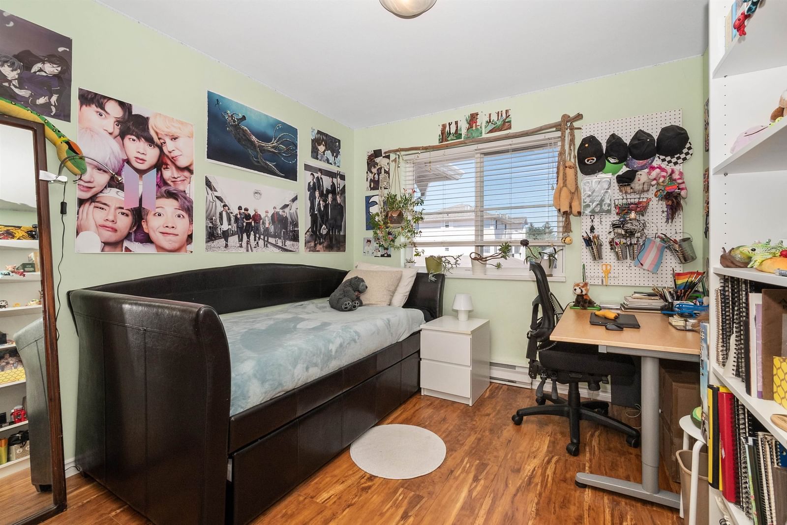 Listing Image 17