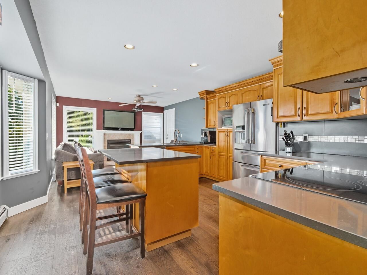 Listing Image 8