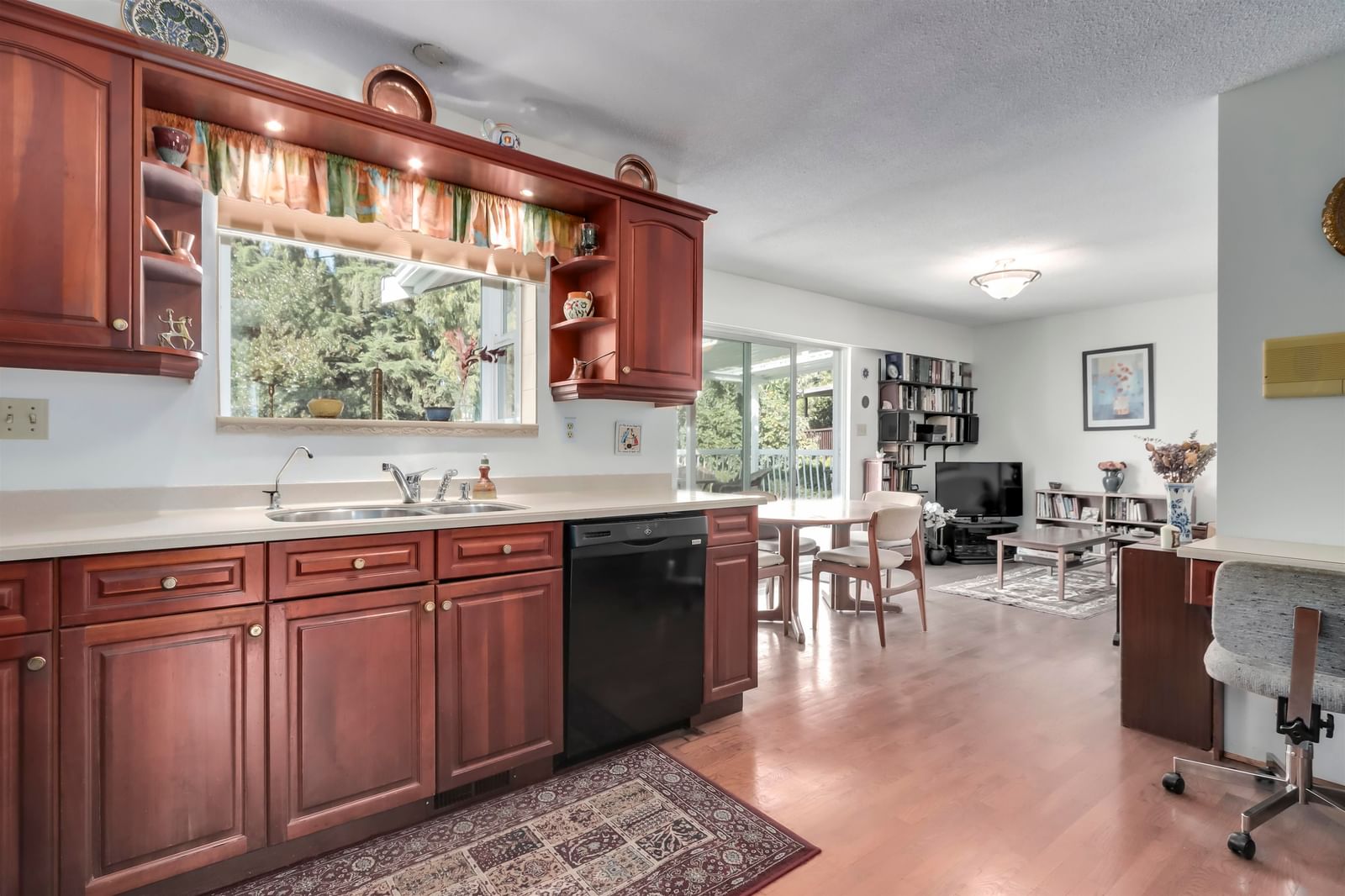 Listing Image 8