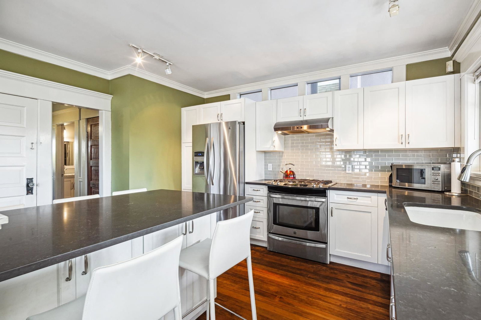Listing Image 15