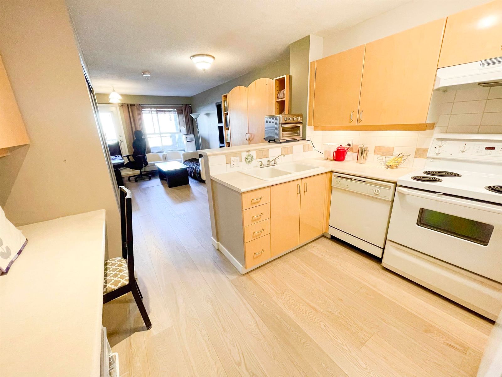 Listing Image 10