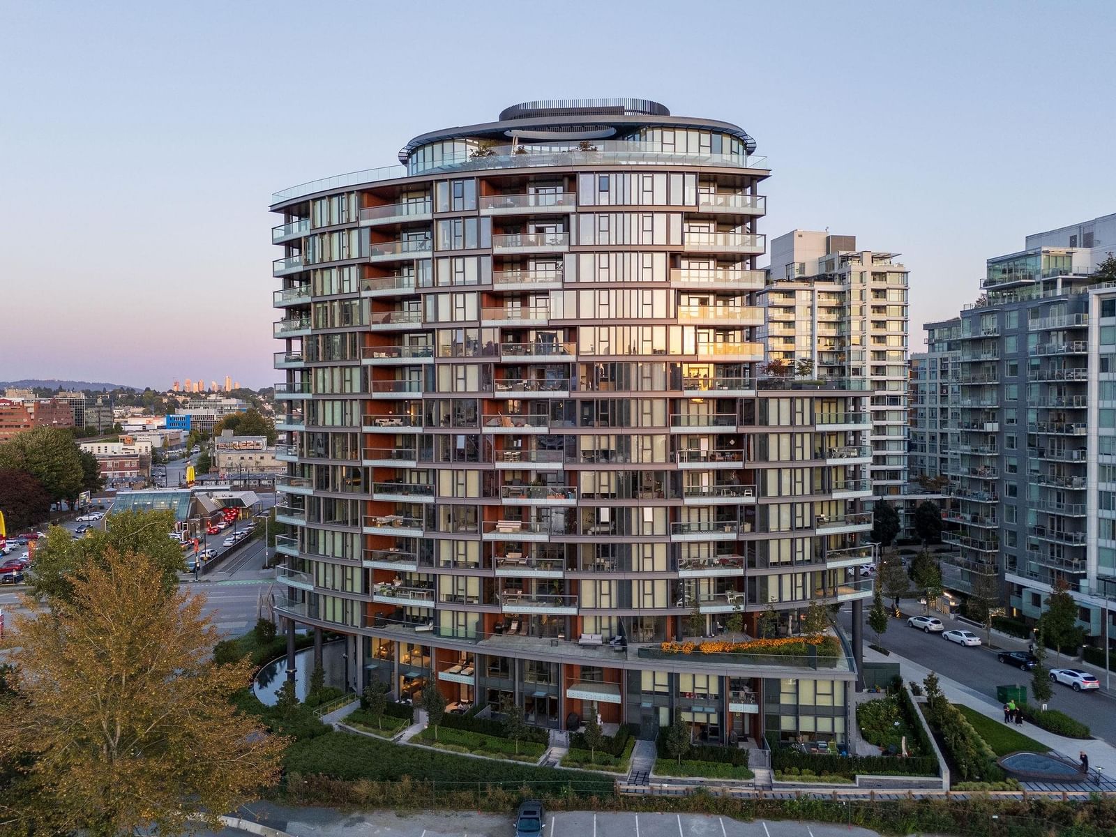 Listing Image 4