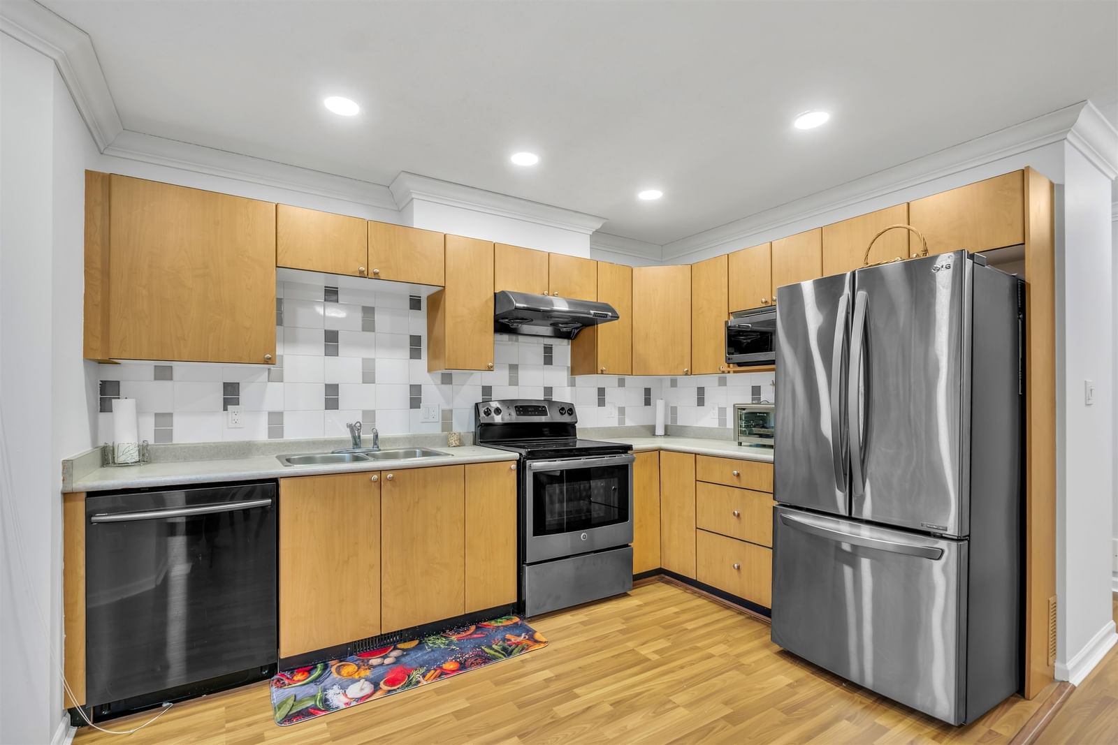 Listing Image 9
