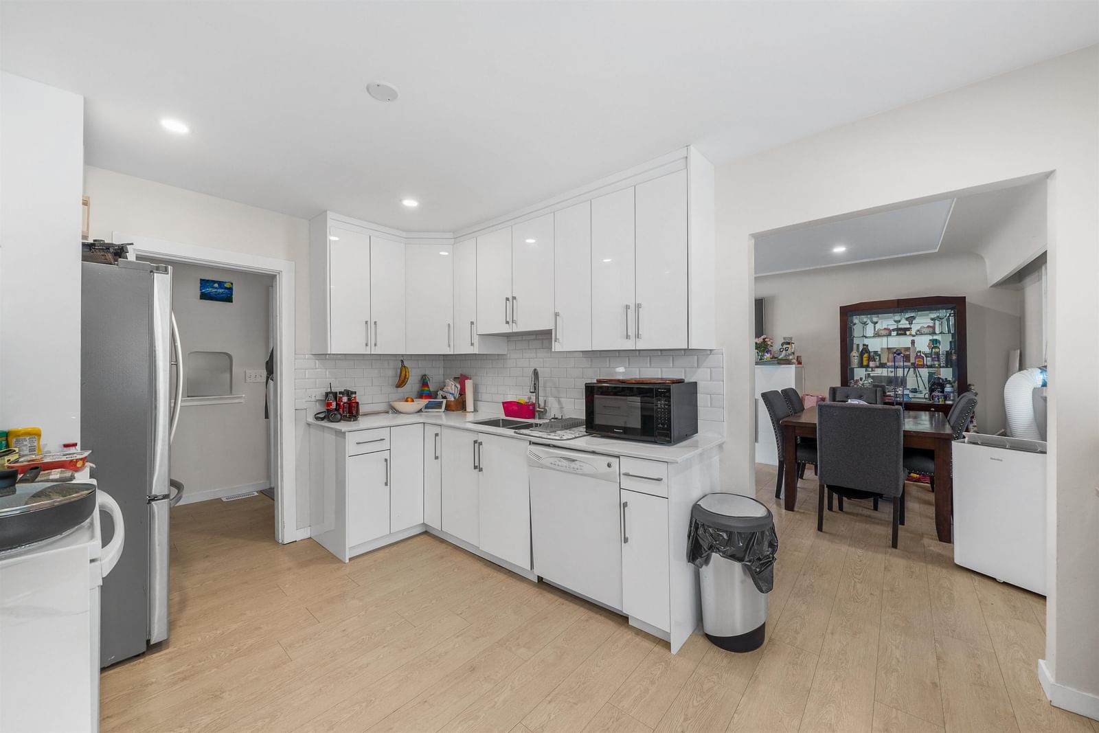 Listing Image 9