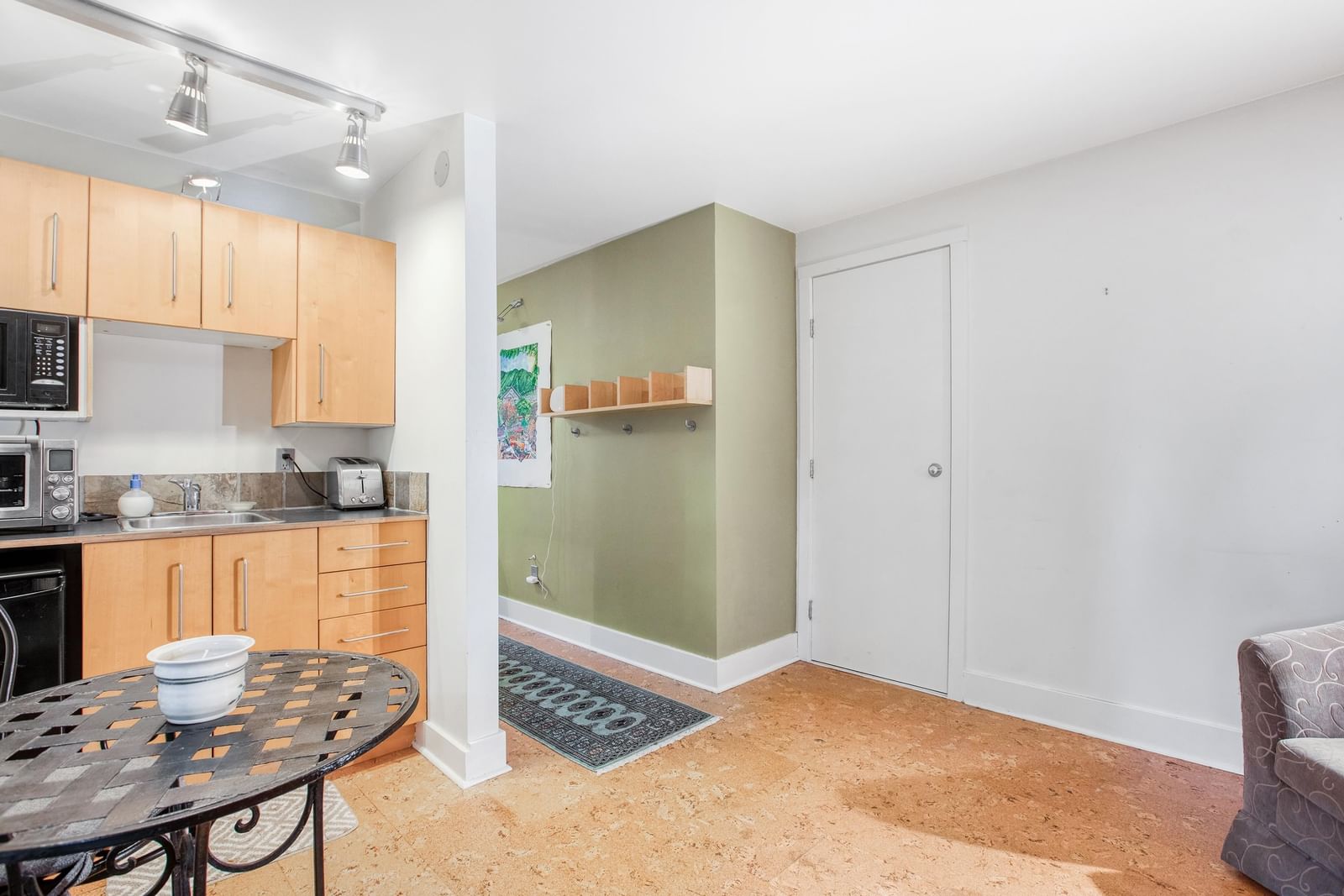 Listing Image 11