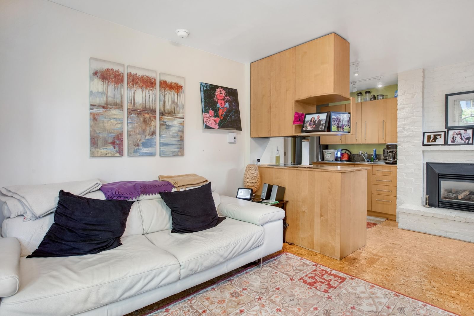 Listing Image 12