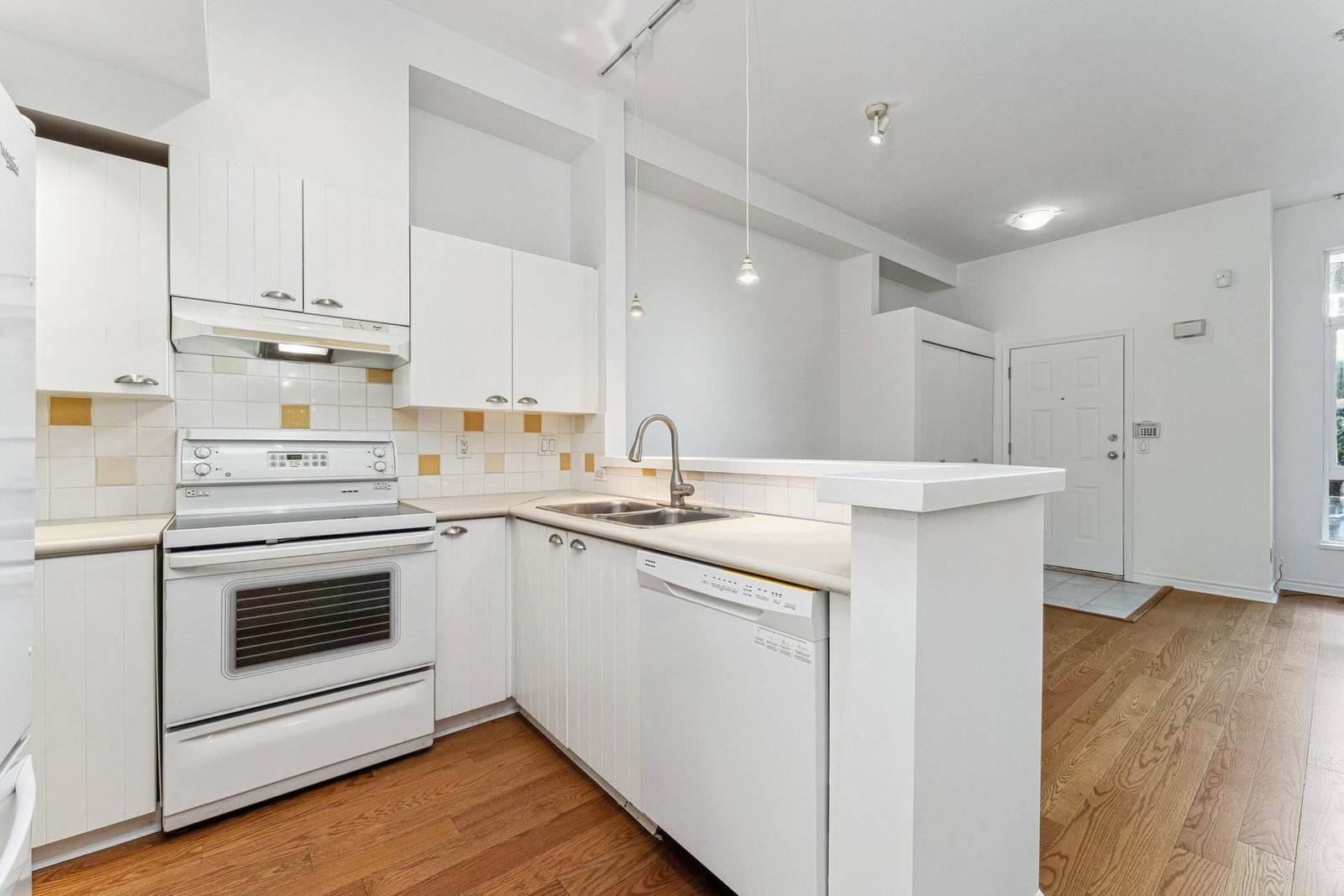 Listing Image 15