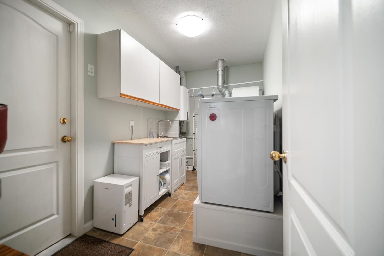 Listing Image 27
