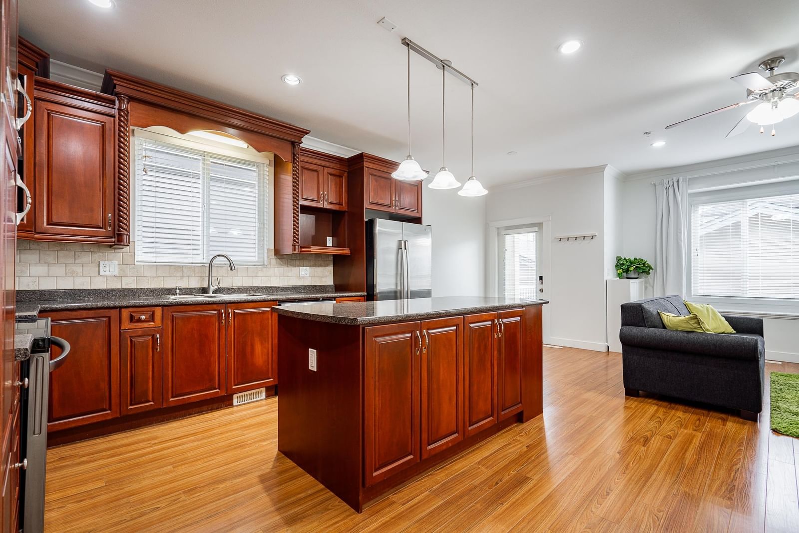 Listing Image 9