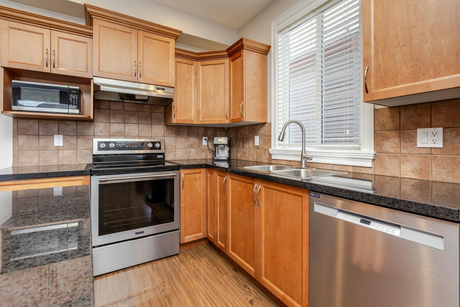Listing Image 3
