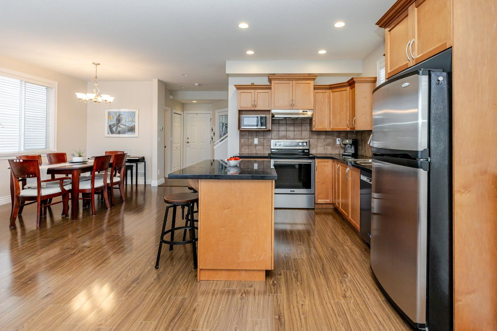 Listing Image 8