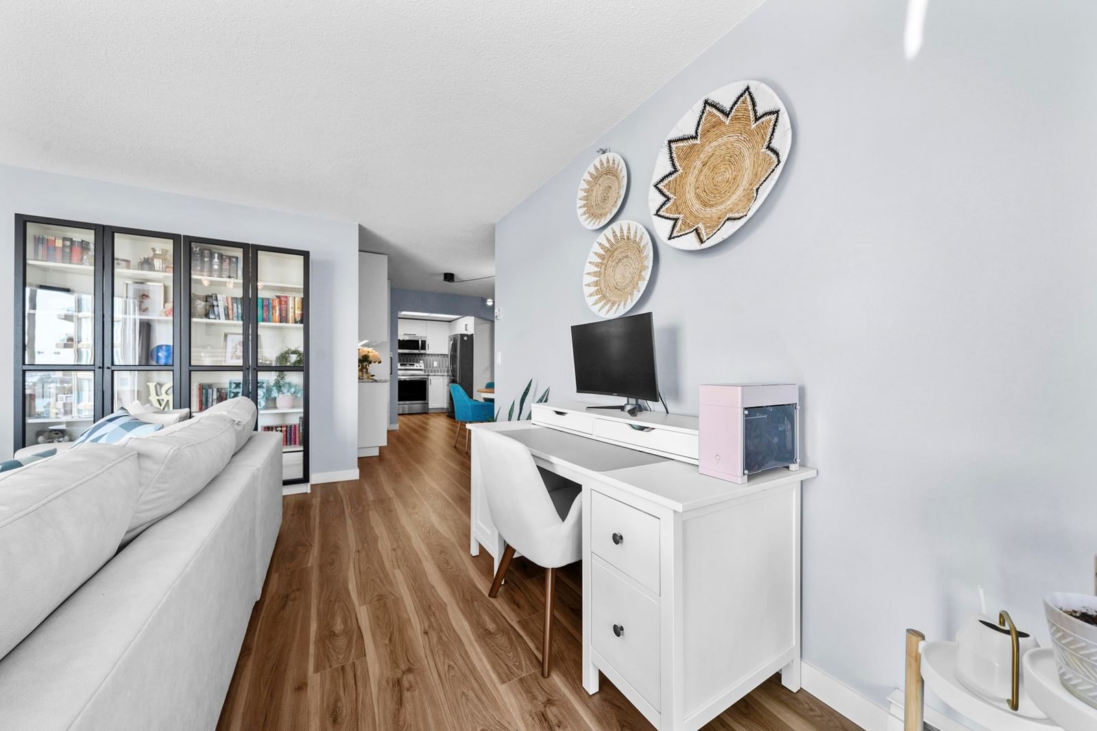 Listing Image 9
