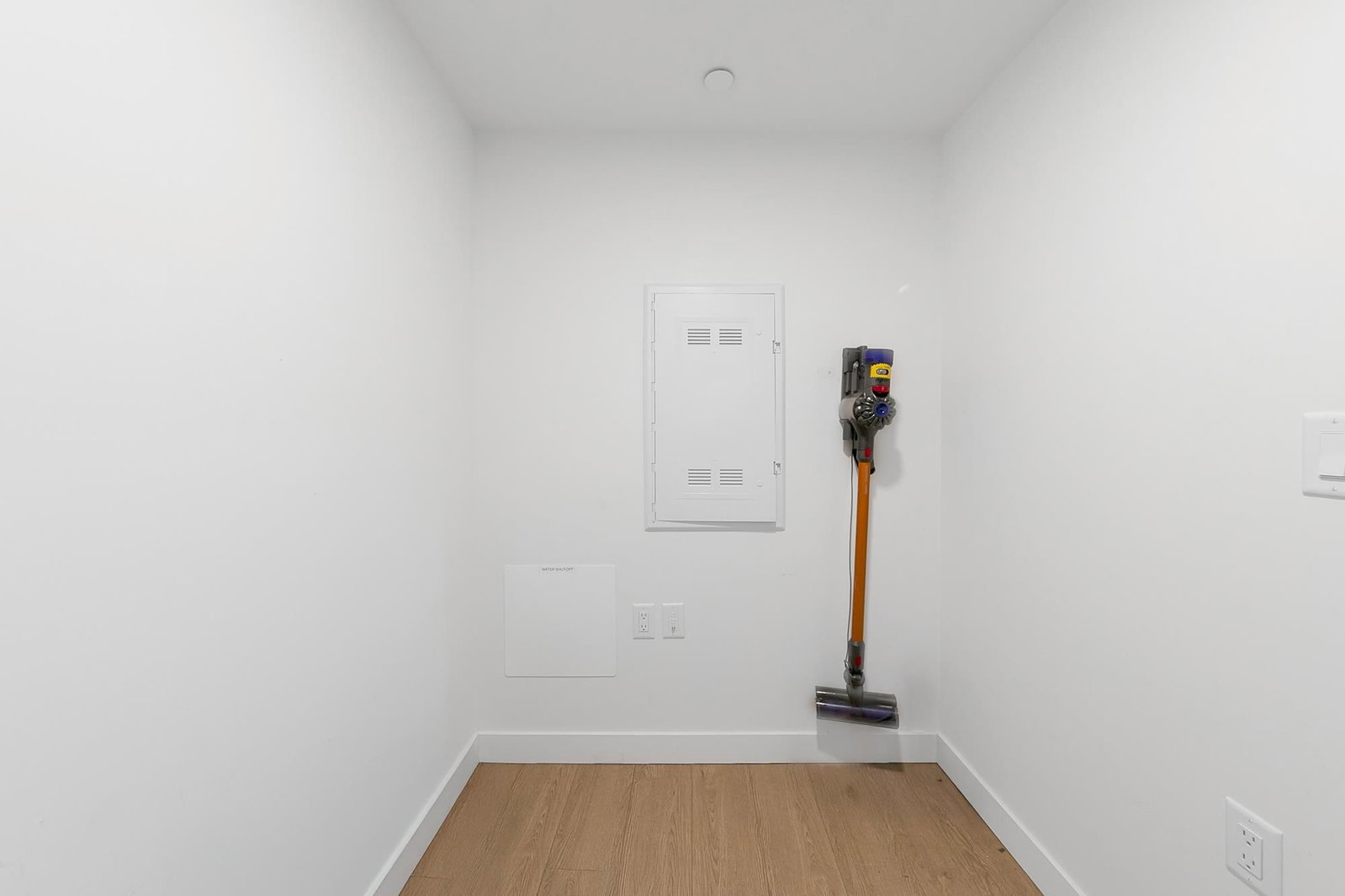 Listing Image 17