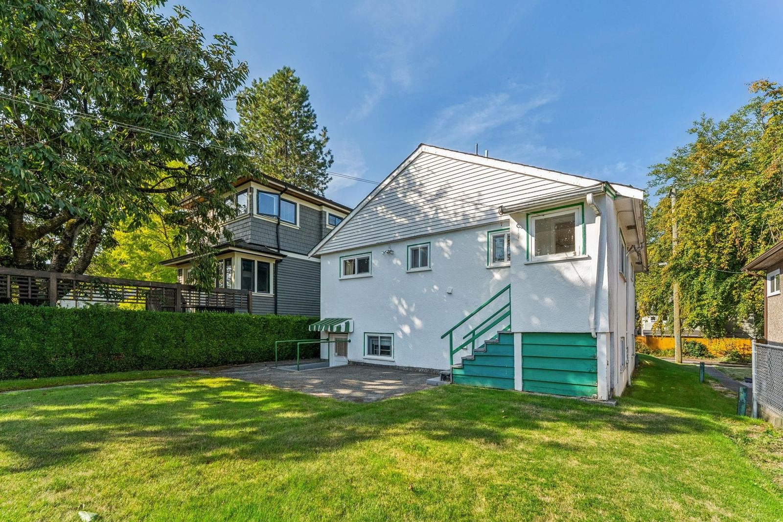 Listing Image 4
