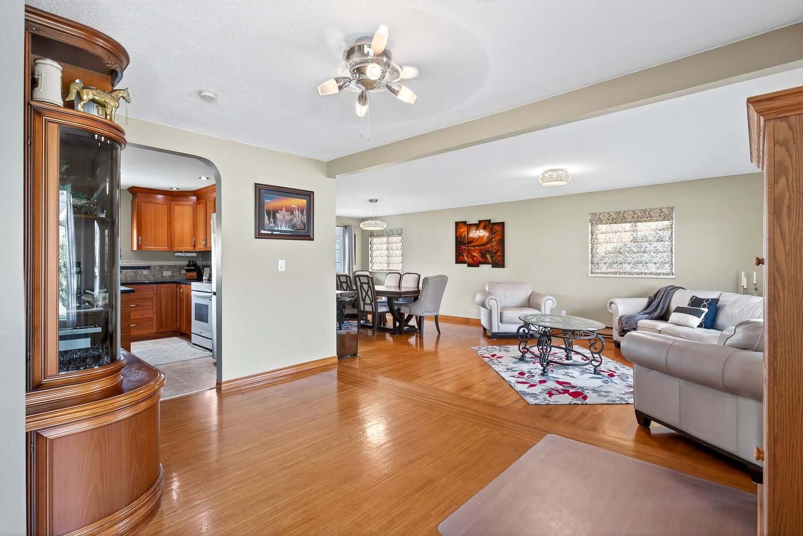 Listing Image 10