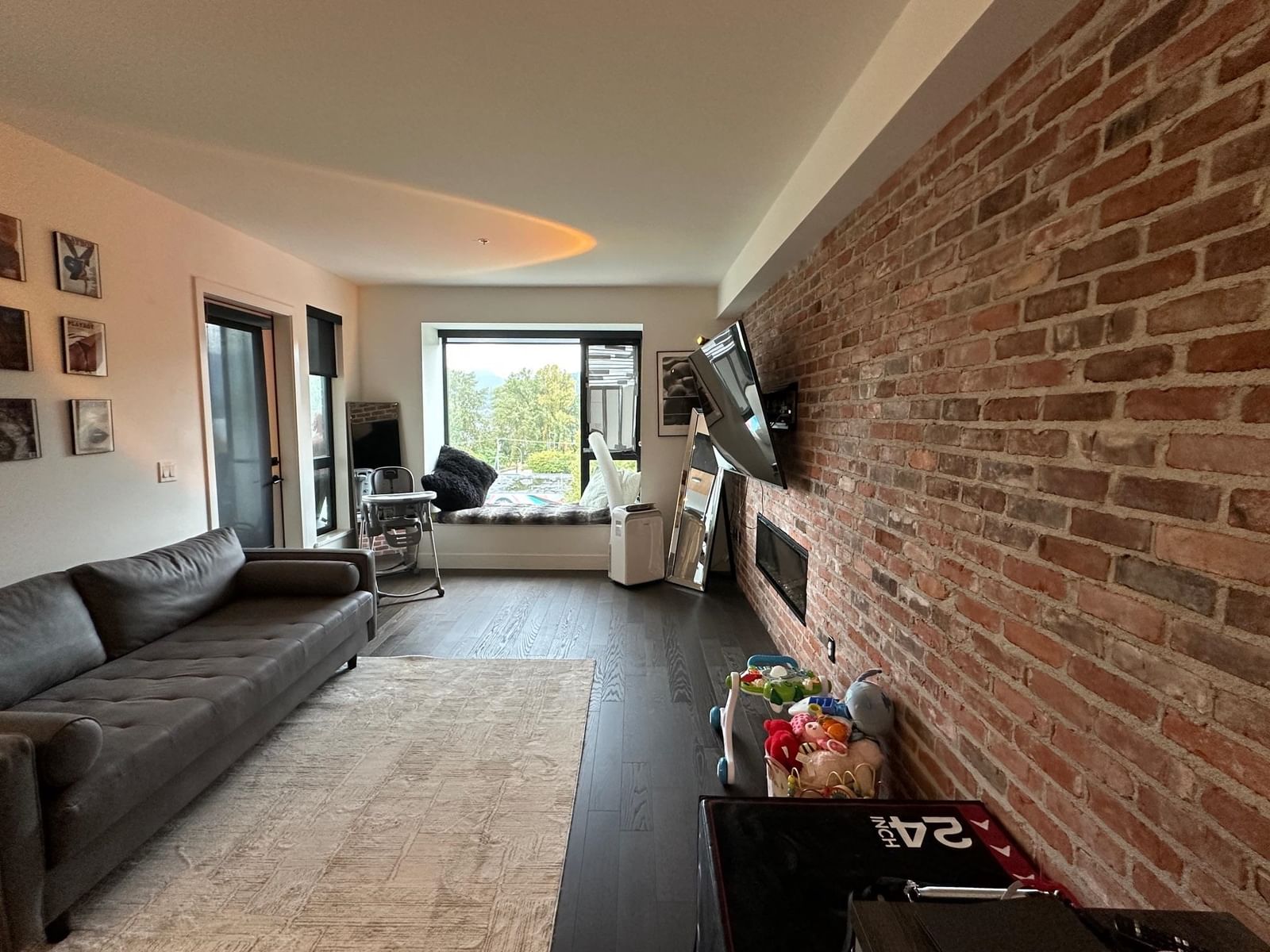 Listing Image 5
