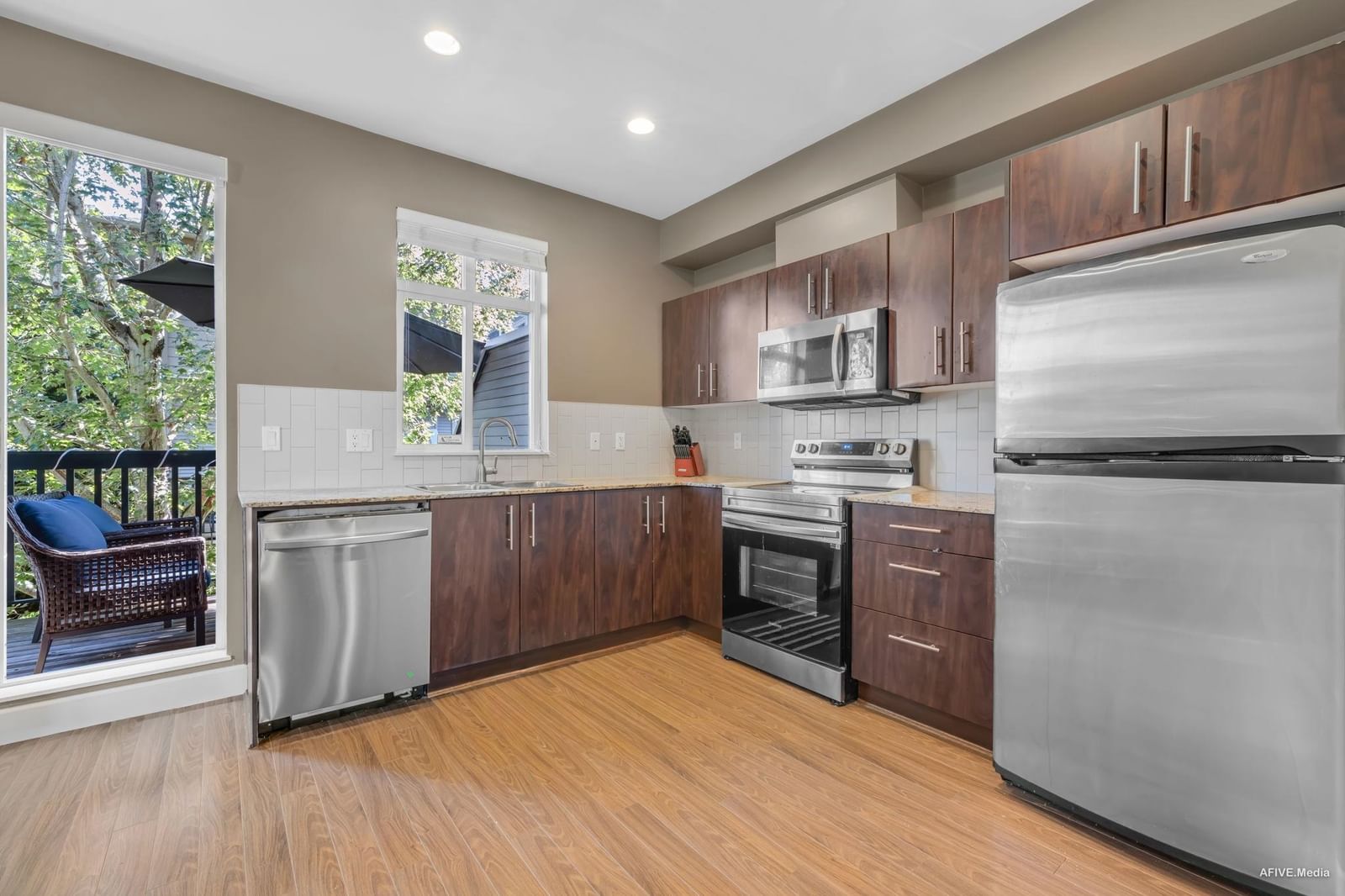 Listing Image 13