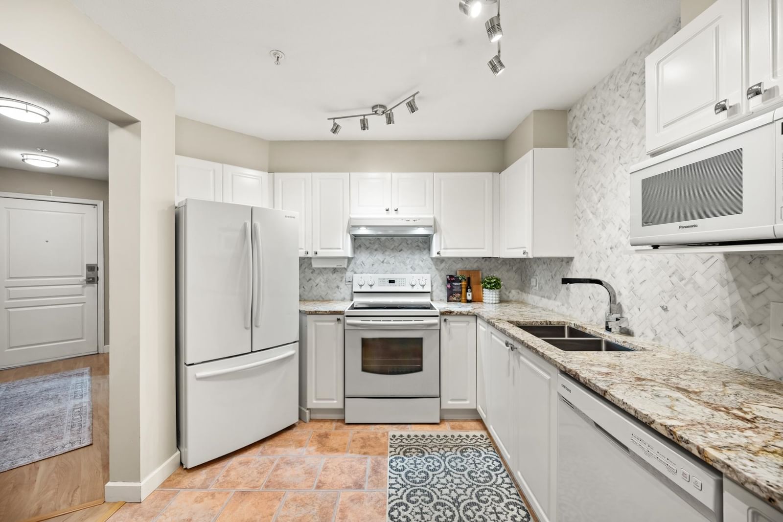 Listing Image 16