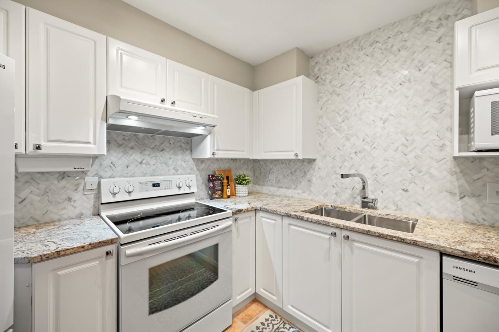Listing Image 18