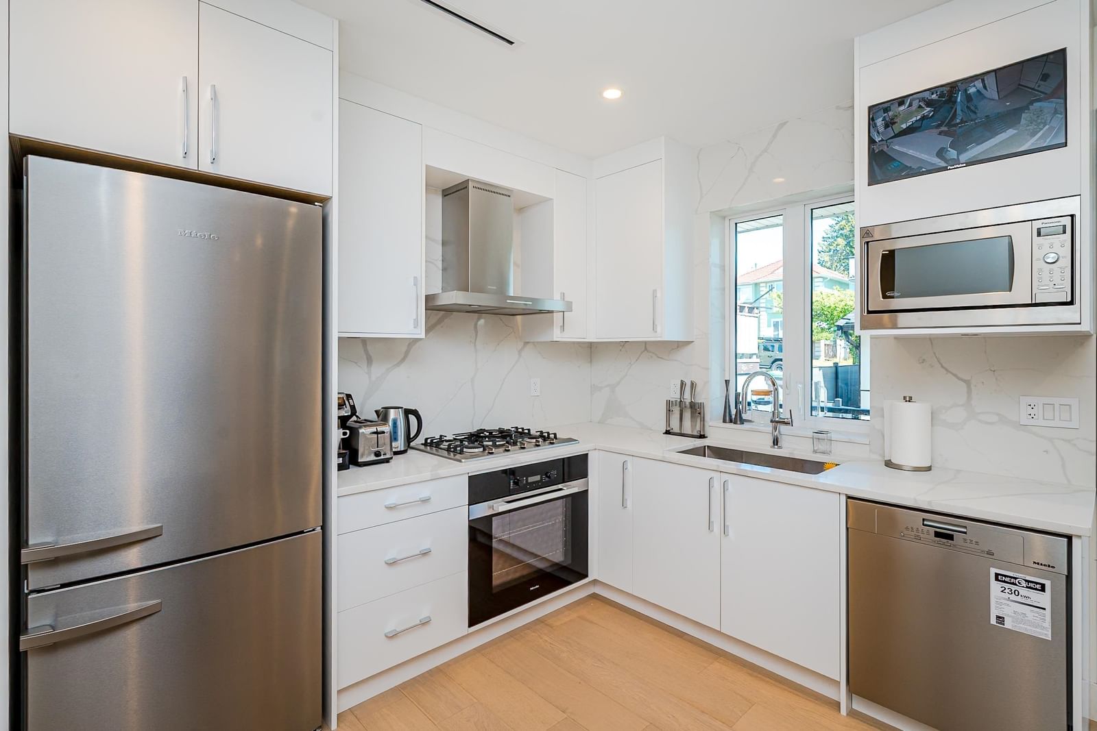 Listing Image 9