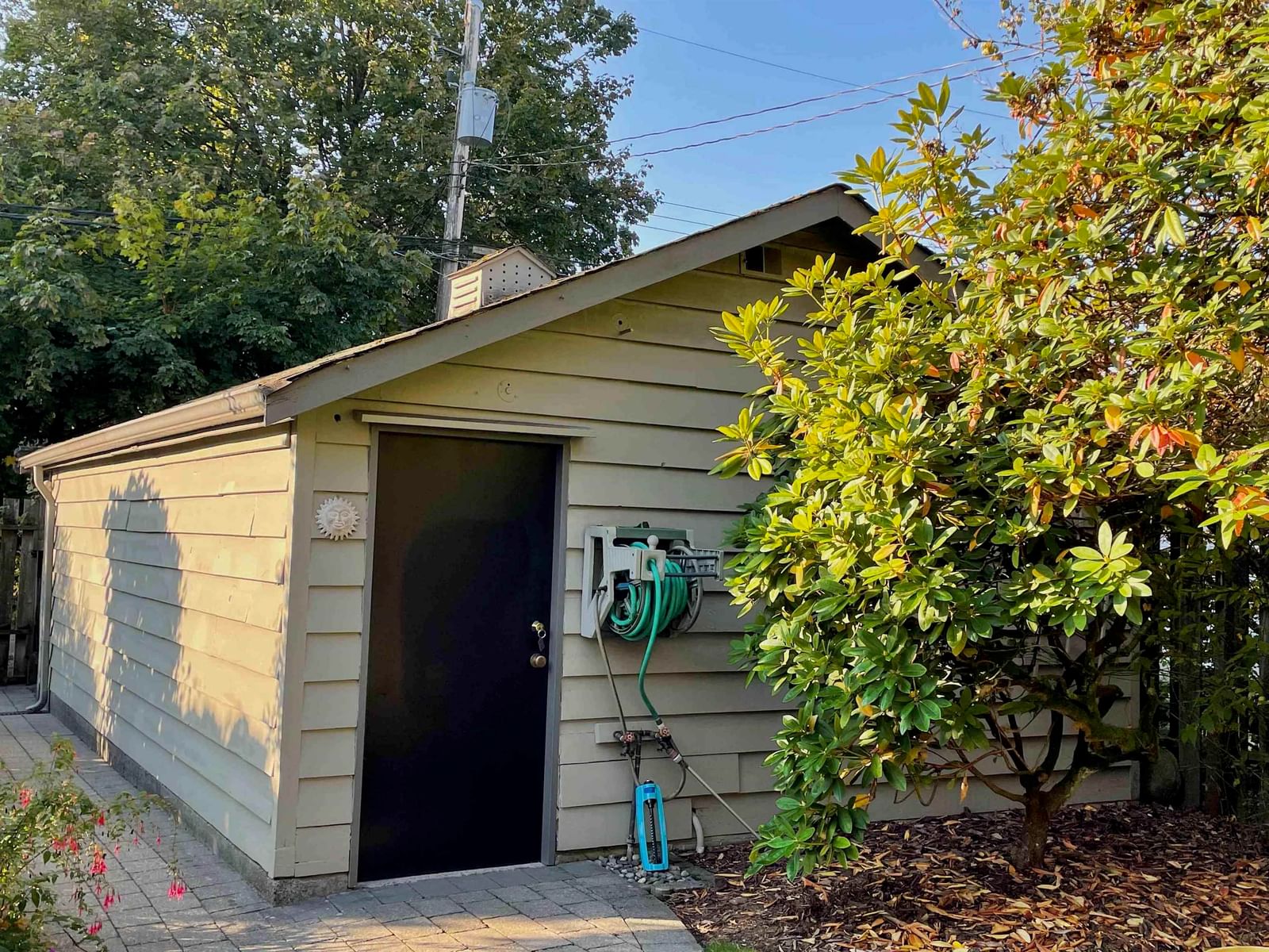 Listing Image 6