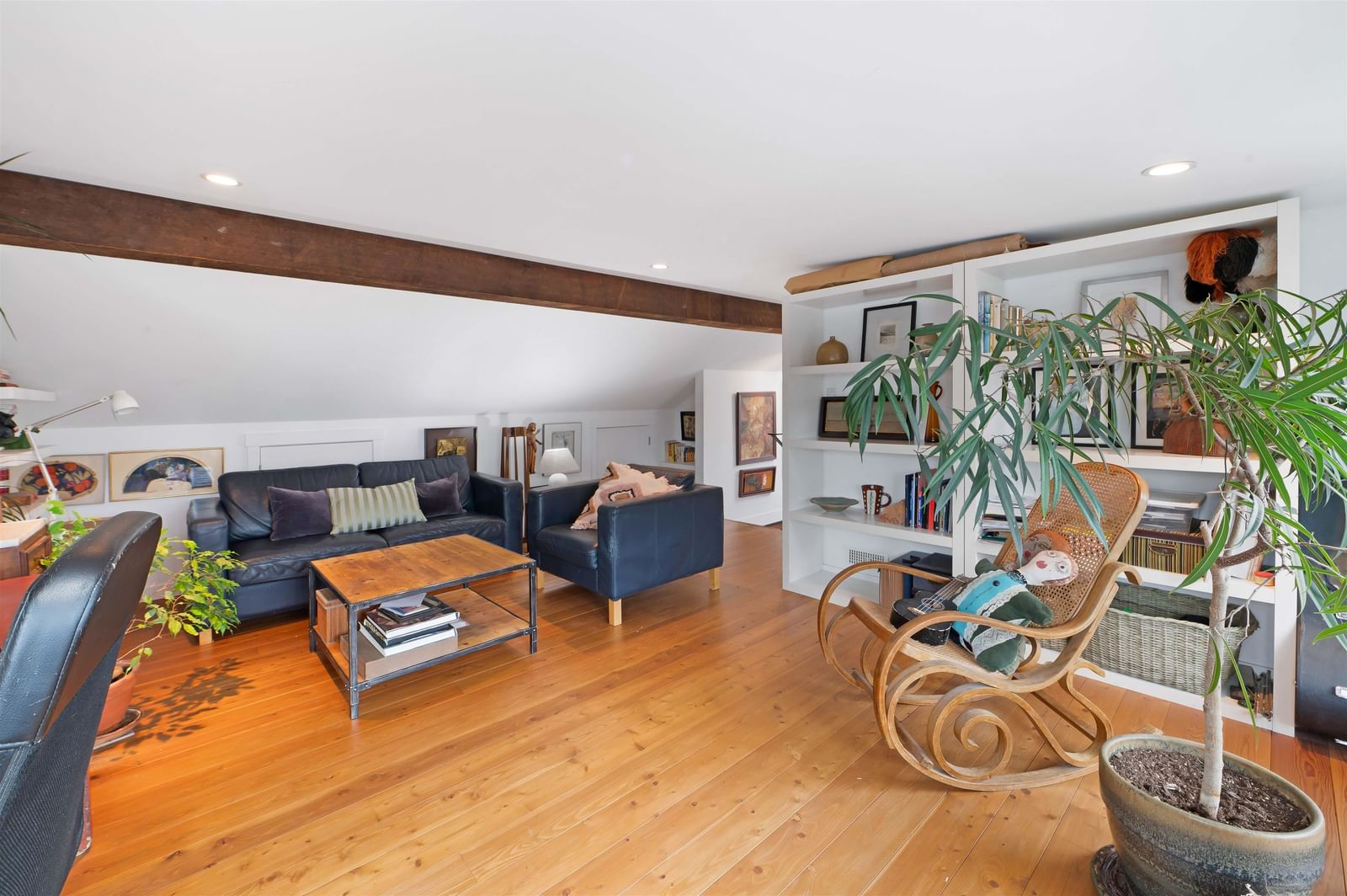 Listing Image 16