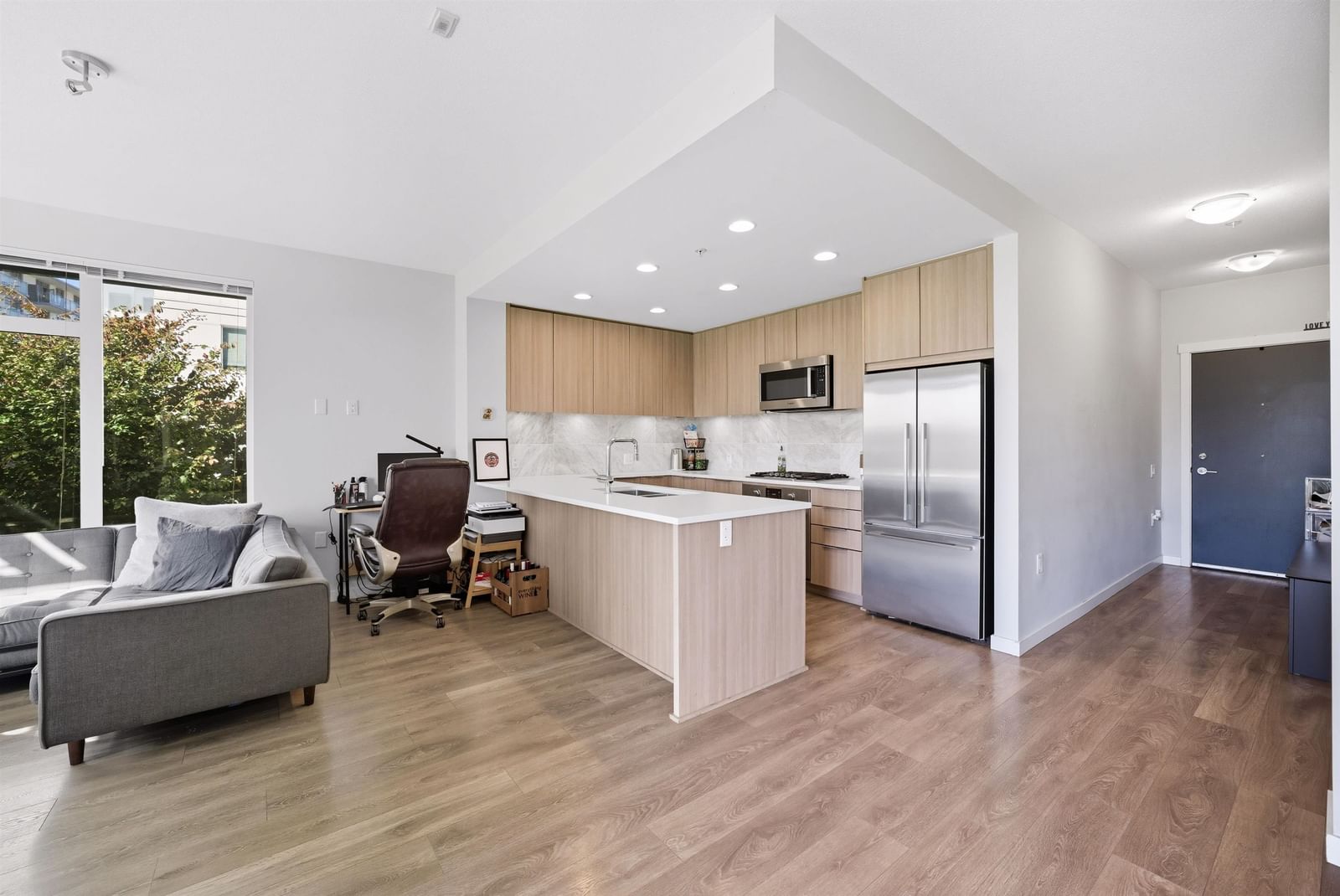 Listing Image 10