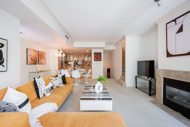 TH9 - 1650 Bayshore Drive