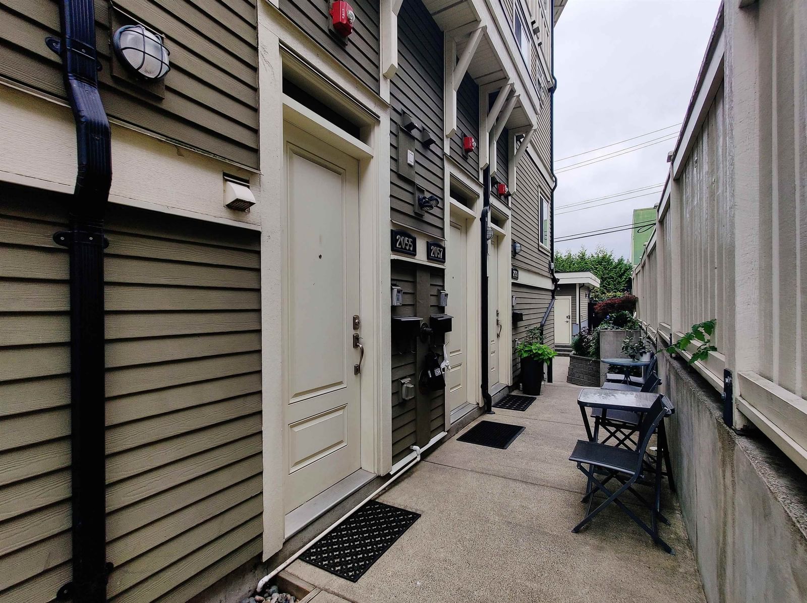 Listing Image 5