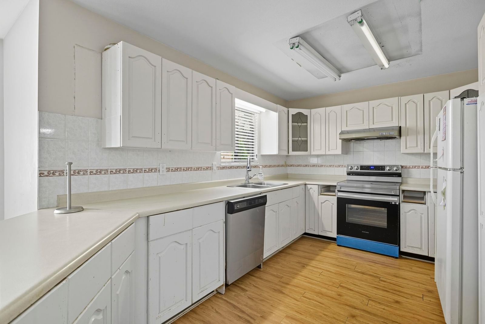 Listing Image 14