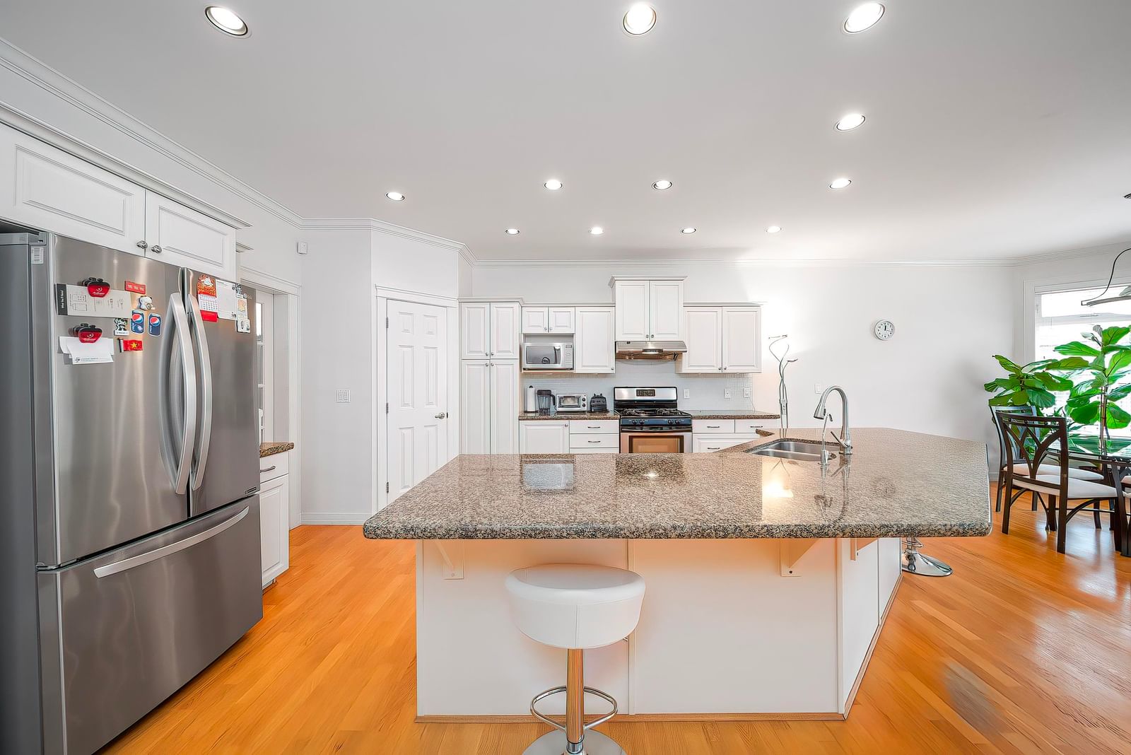 Listing Image 11