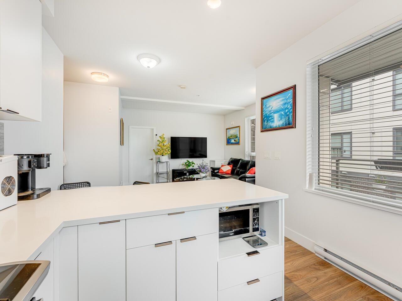 Listing Image 8