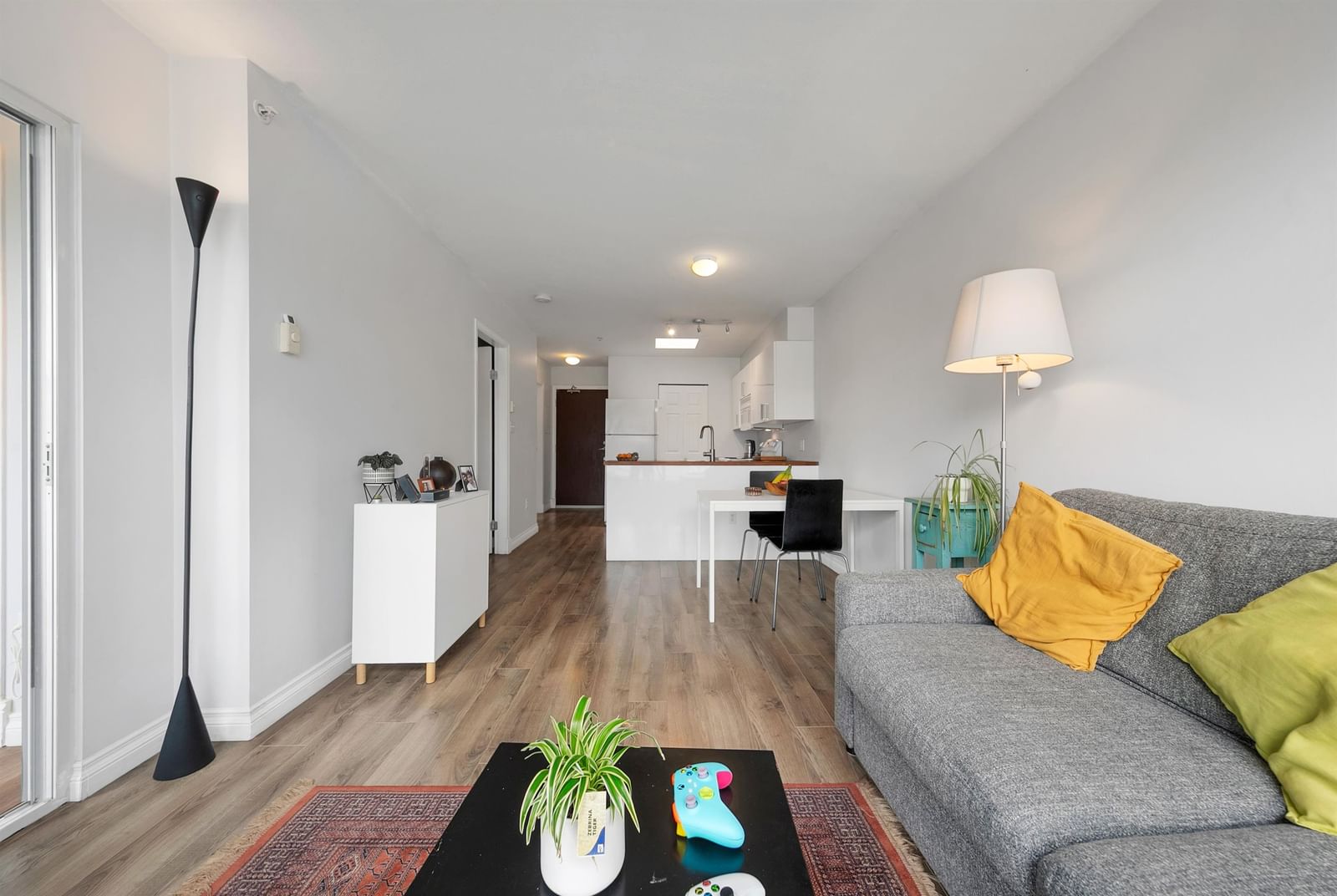 Listing Image 11