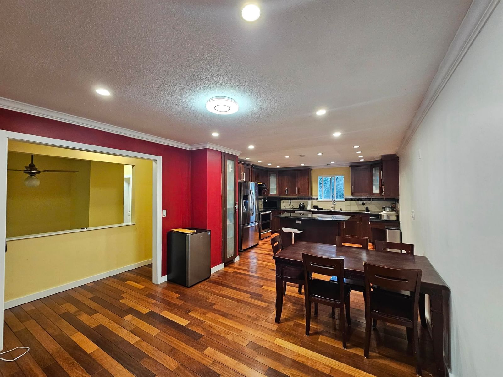 Listing Image 5