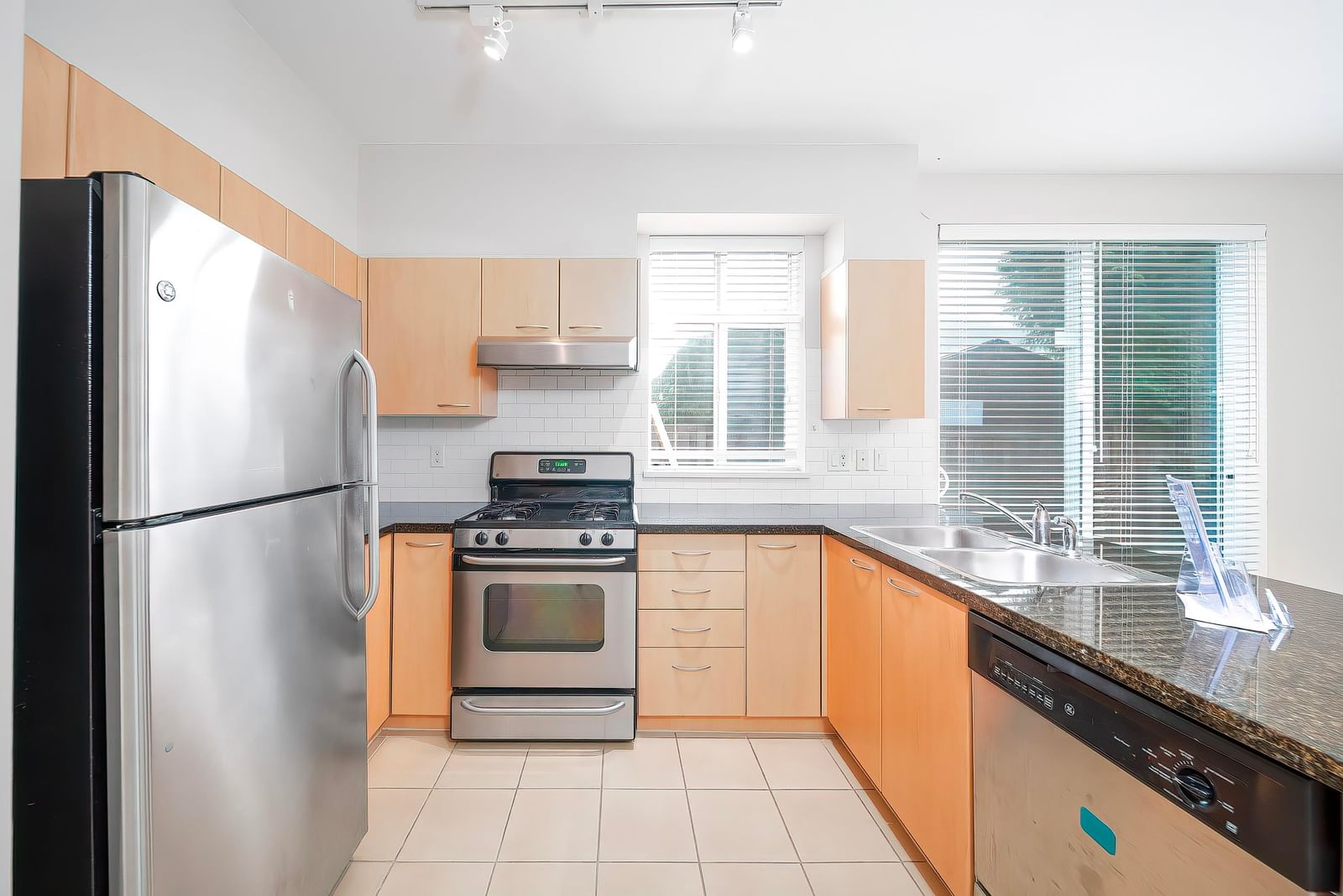 Listing Image 14