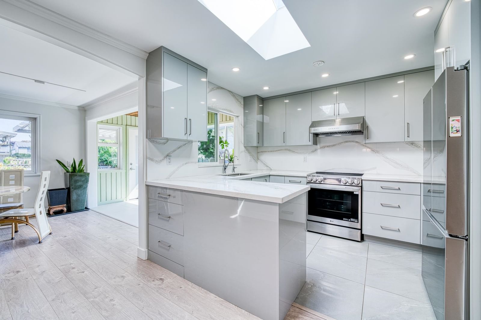 Listing Image 15