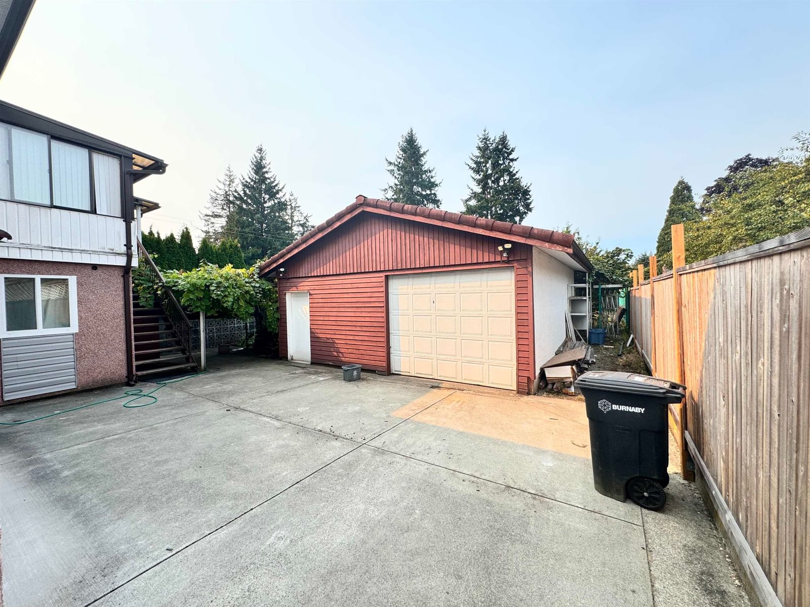 Listing Image 4