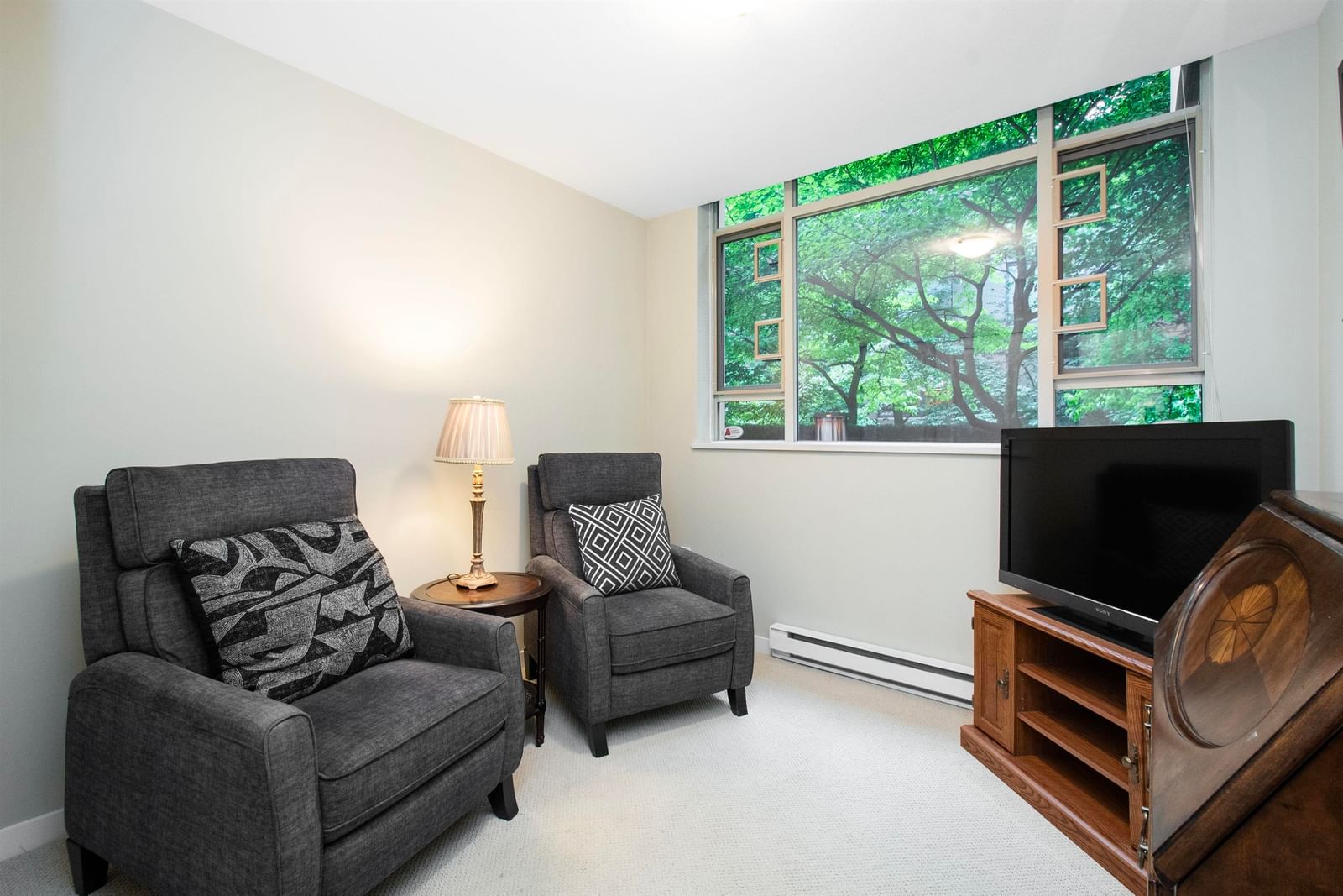 Listing Image 11