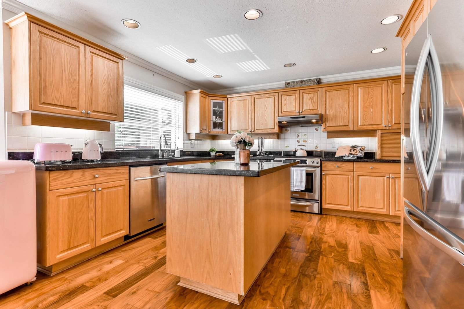Listing Image 13