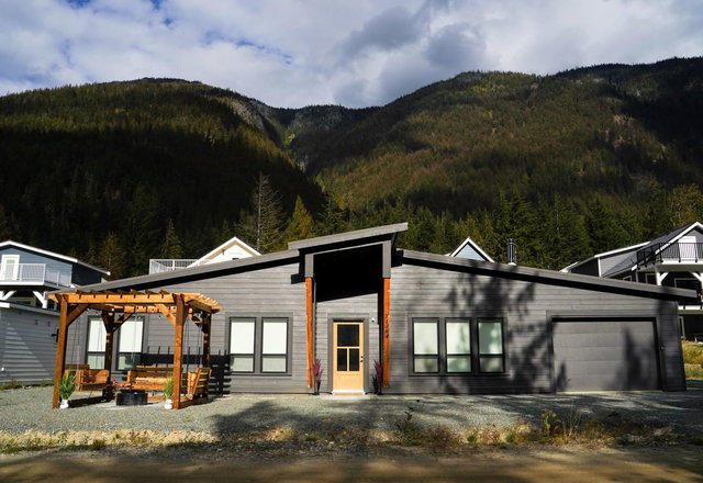 HG 184 - 71384 Grove Place