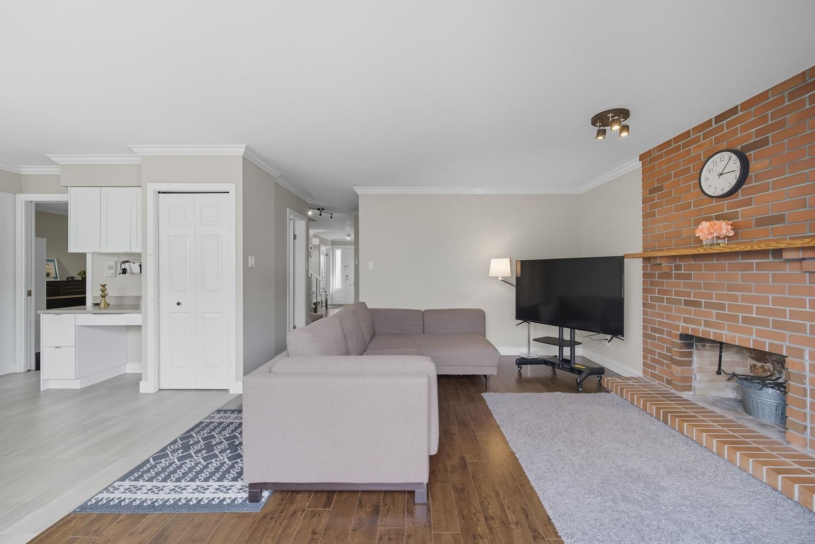 Listing Image 17