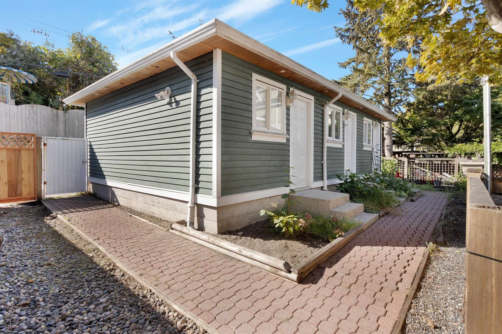 Listing Image 6