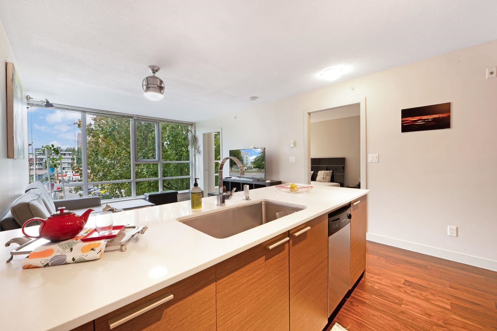 Listing Image 6