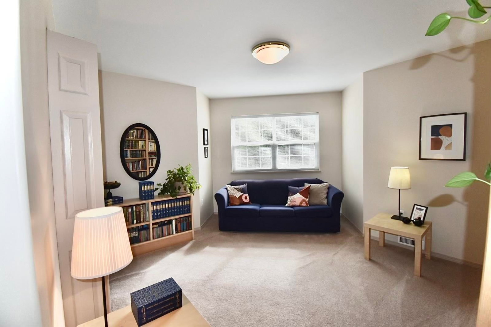 Listing Image 12