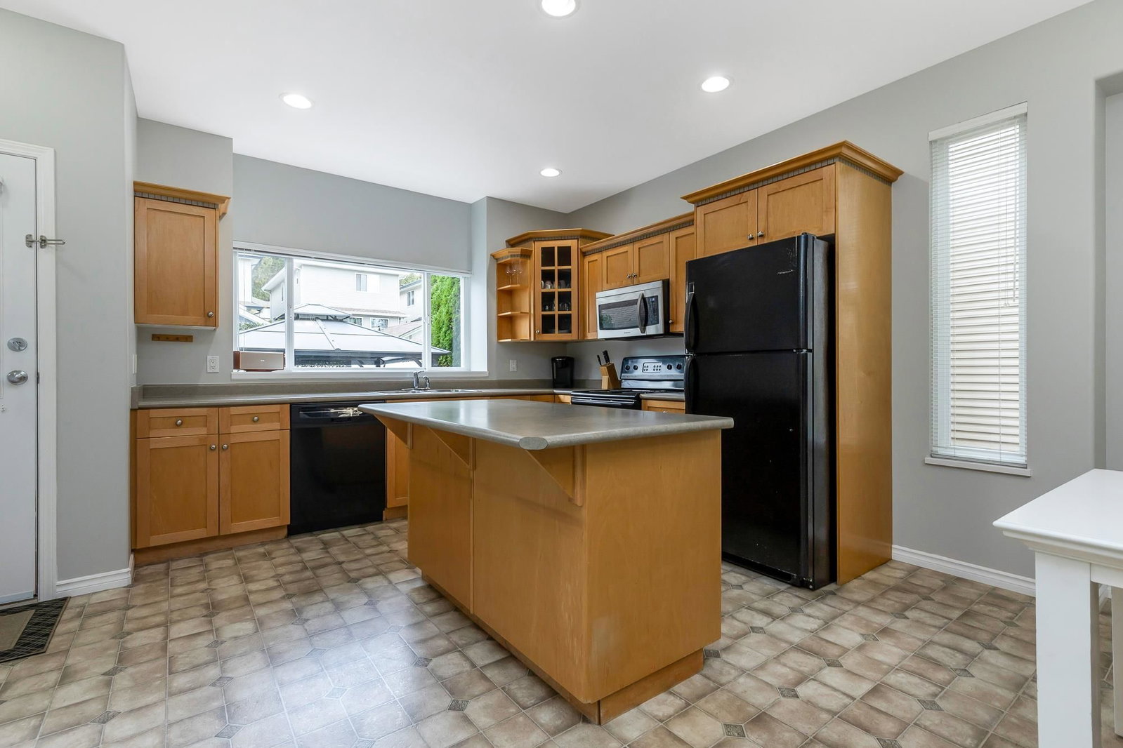 Listing Image 9